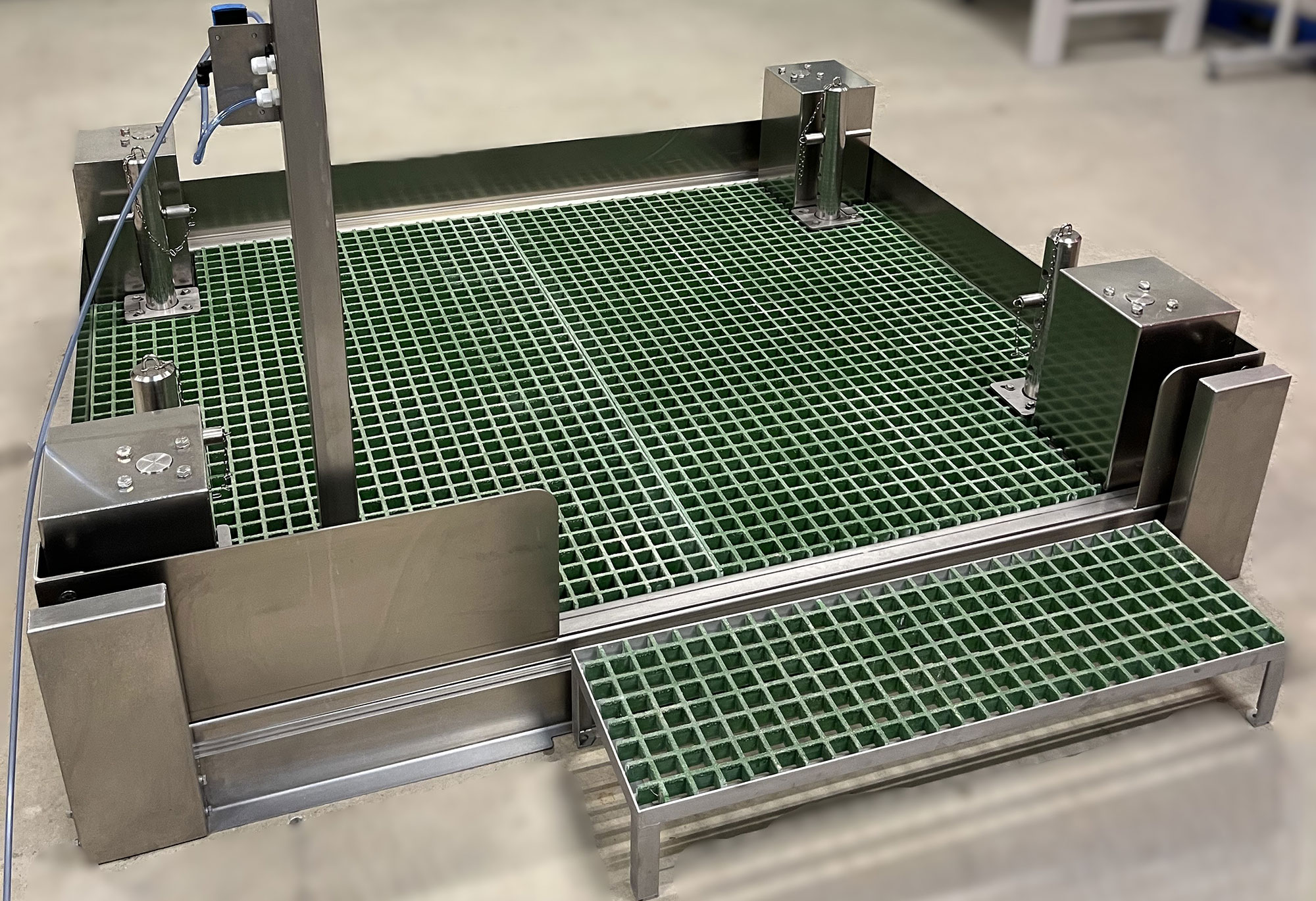 Plateforme élévatrice accès meule de fromage