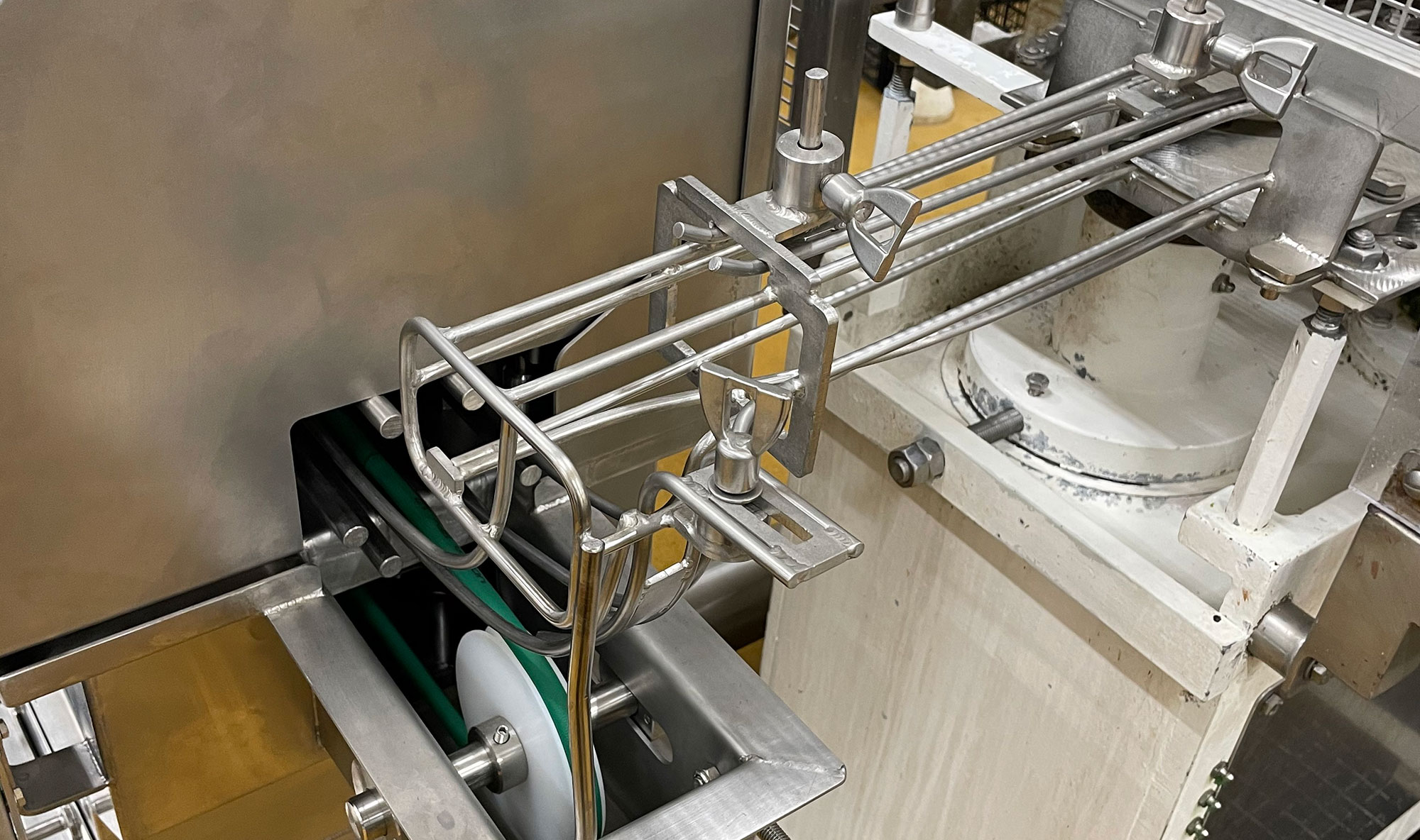 Retourneur de boite pour laveuse